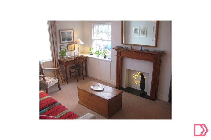 2 Bedroom Maisonette To Rent In B Cricklewood Lane, London, NW2