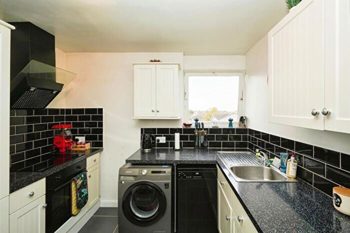 2 Bedroom Flat For Sale In Cherrytree Road, Wirral, CH46