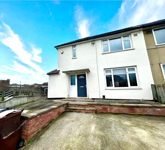 2 Bedroom Property To Rent In Iveson Rise, Leeds, LS16