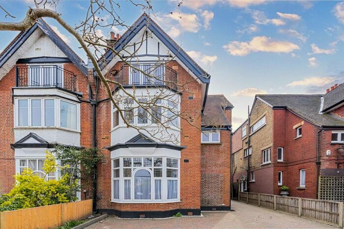 Studio To Rent In Hampton Road, Twickenham, TW2