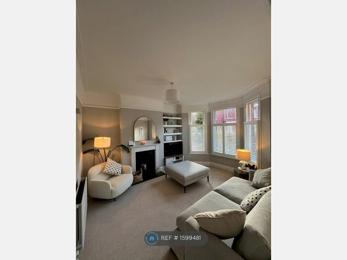 2 Bedroom Flat To Rent In Glenfield Road, London, SW12