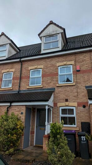 3 Bedroom Town House To Rent In Falcon Grove, Gainsborough, DN21