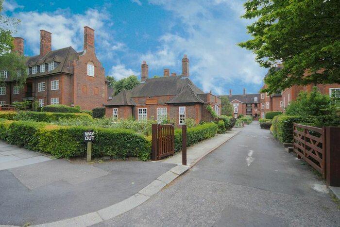 4 Bedroom Flat To Rent In Hampstead Way, London, NW11