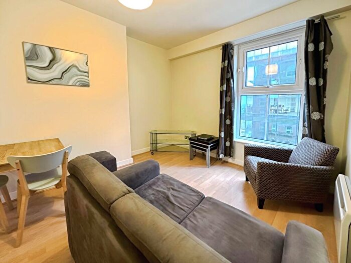 1 Bedroom Flat To Rent In Wellington Street, Leeds, West Yorkshire, LS1