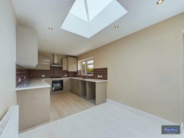 5 Bedroom Semi-Detached Bungalow To Rent In Woodlands Avenue, Sidcup, Kent, DA15