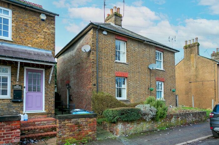 2 Bedroom Semi-Detached House To Rent In Cotterells, Hemel Hempstead, Hertfordshire, HP1