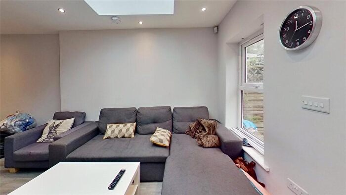 4 Bedroom House To Rent In Umberslade Road, Selly Oak, Birmingham, West Midlands, B29