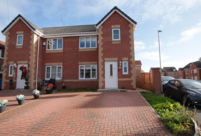 3 Bedroom Semi-Detached House For Sale In Bloomhill Court, Moorends, Doncaster, DN8