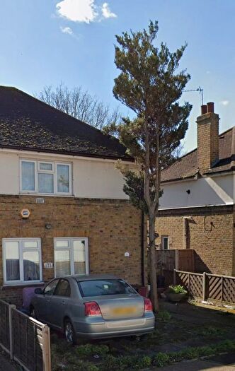 3 Bedroom Semi-Detached House For Sale In Beavers Lane, Hounslow, TW4