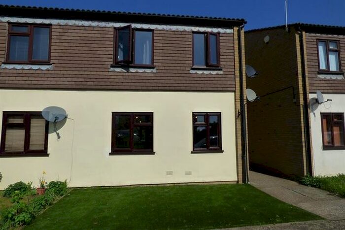 2 Bedroom Flat To Rent In Stanley Close, Greenhithe, DA9