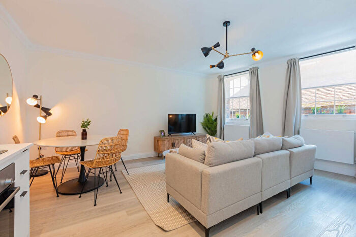 2 Bedroom Apartment To Rent In High Street, Eton, SL4
