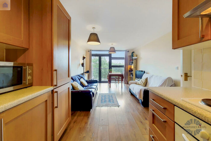 2 Bedroom Flat To Rent In Maltings Close, E3