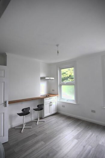 Studio To Rent In Clacton Road, London, E17