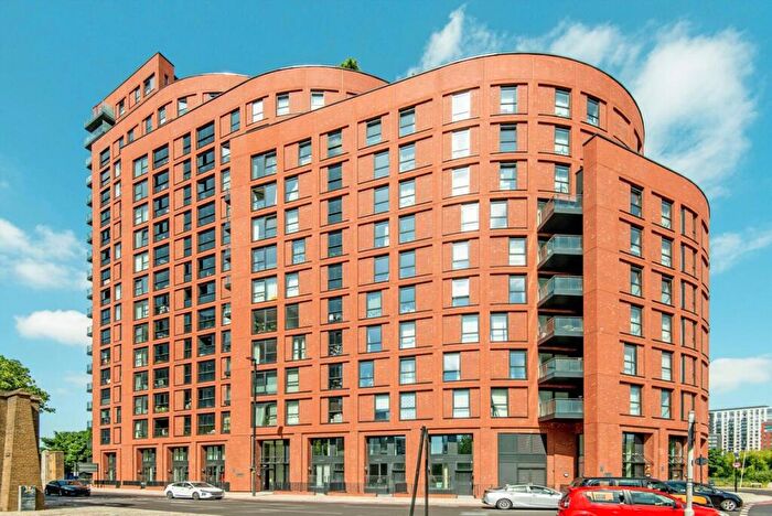3 Bedroom Flat To Rent In Avalon Point, London, E14