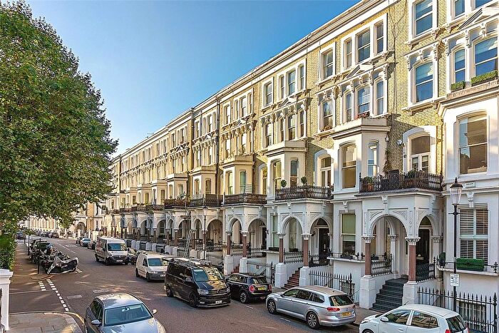 2 Bedroom Flat For Sale In Redcliffe Square, Earls Court, SW10