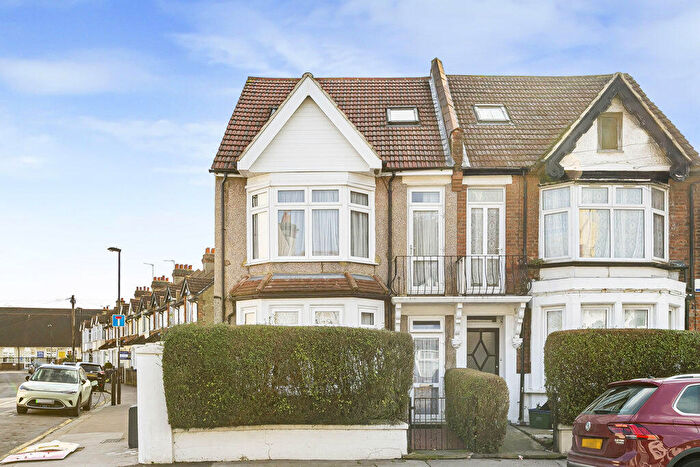 6 Bedroom Semi-Detached House For Sale In Bensham Lane, Croydon, CR0