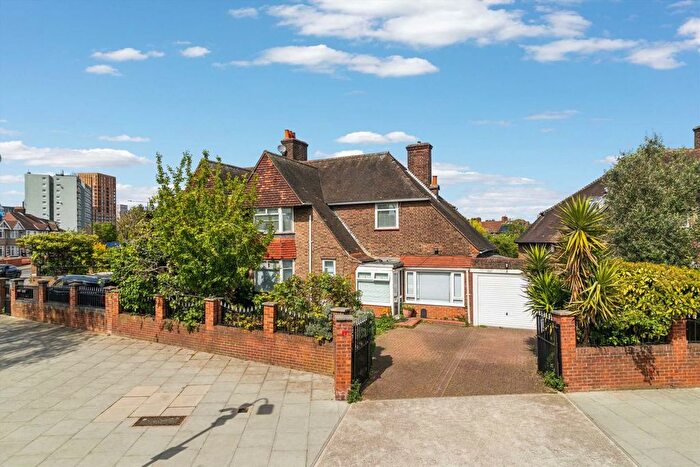5 Bedroom Property To Rent In Steventon Road, Shepherds Bush, W12