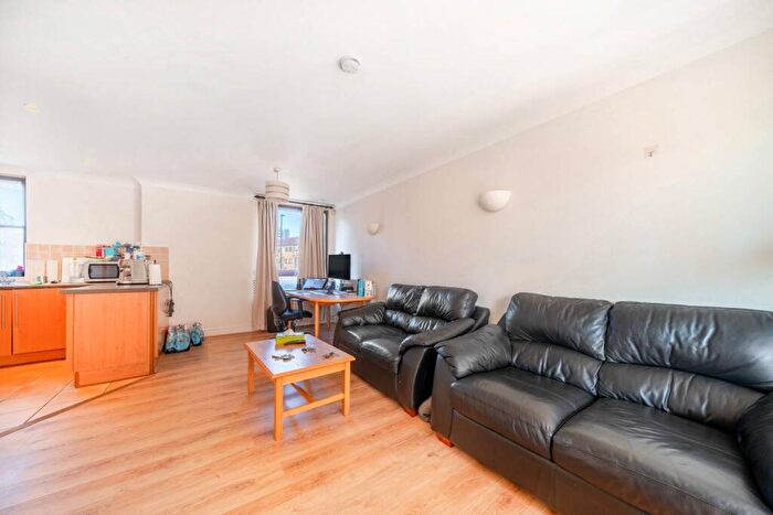 2 Bedroom Flat To Rent In Vantage Mews, Isle Of Dogs, London, E14