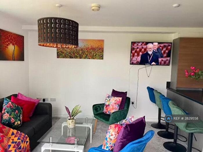 2 Bedroom Flat To Rent In Maltings Close, Cambridge, CB5