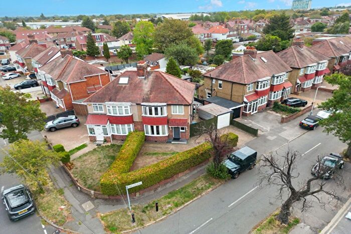 3 Bedroom Property For Sale In Hamilton Road, Hayes, UB3