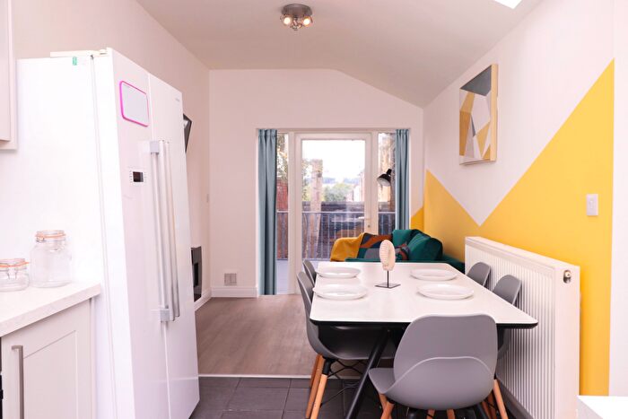 5 Bedroom Flat To Rent In Monks Road, Lincoln, LN2