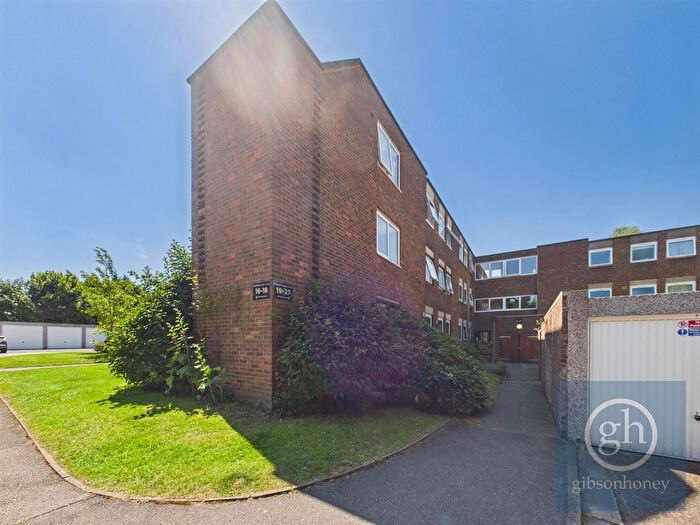2 Bedroom Flat To Rent In Hawkesworth Close, Northwood, HA6