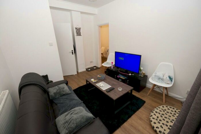 2 Bedroom Flat To Rent In Wellington Road, BN2
