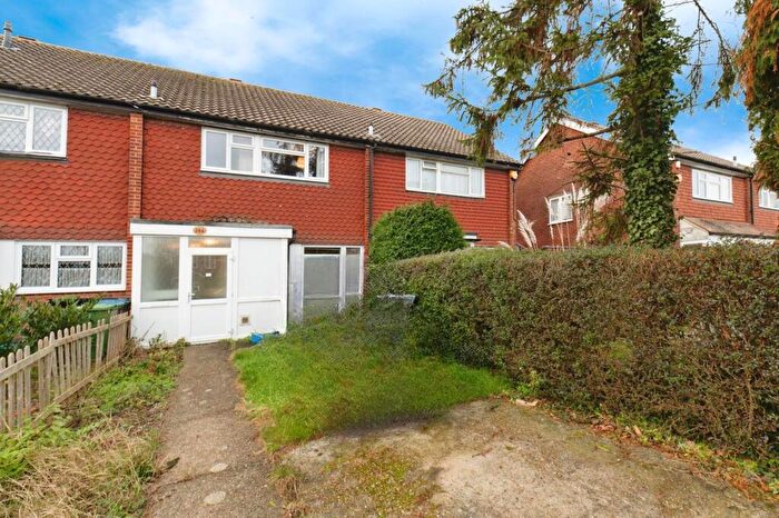 3 Bedroom Terraced House For Sale In Leatherhead Road, Chessington, KT9