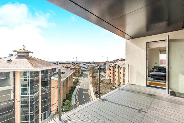 2 Bedroom Apartment For Sale In Maritime Walk, Ocean Village, Southampton, SO14