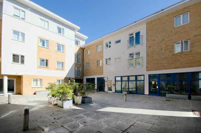 2 Bedroom Flat To Rent In Walnut Tree Close, Guildford, GU1