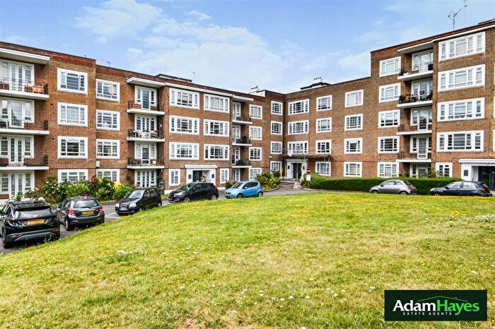 1 Bedroom Apartment For Sale In Charter Way, Finchley Central, N3