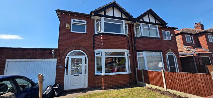 4 Bedroom Semi-Detached House To Rent In Northcliffe Road, SK2