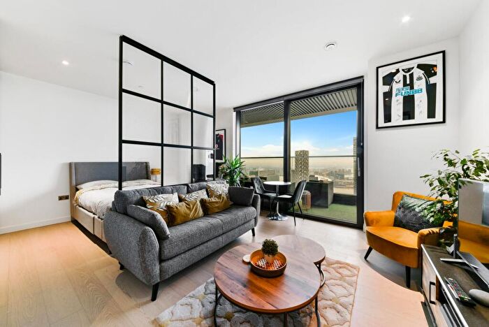 Apartment To Rent In Bagshaw Building, Wardian, Canary Wharf, London, E14