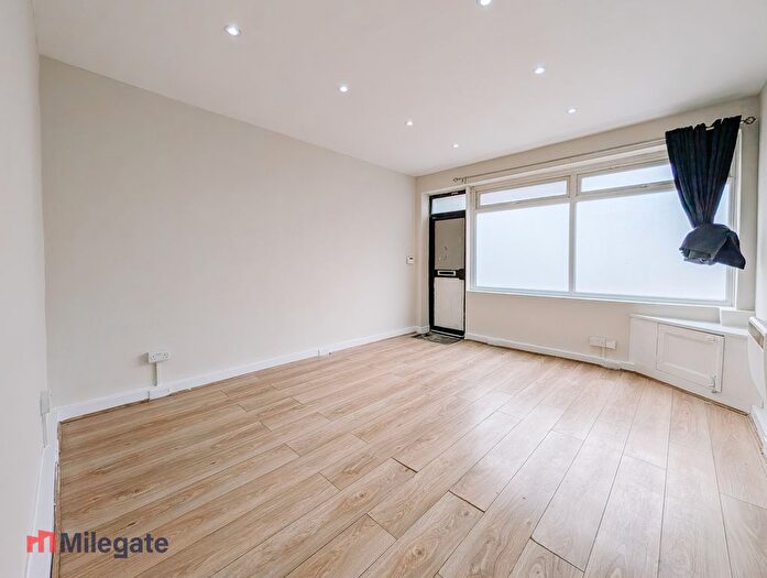 Studio To Rent In West Street, Carshalton, SM5