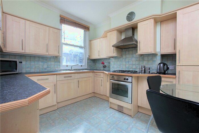 3 Bedroom Flat To Rent In Beauchamp Road, Battersea, London, SW11