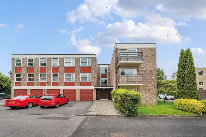 2 Bedroom Flat To Rent In Park Close, Oxford, OX2