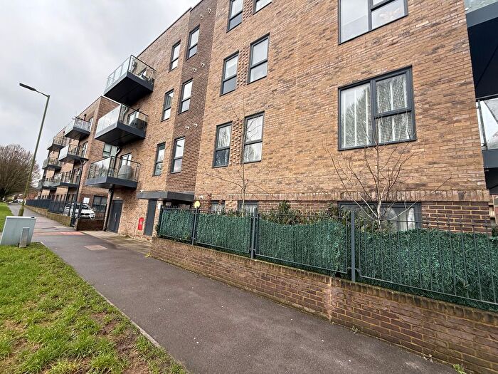 2 Bedroom Flat To Rent In Oxhey Drive, South Oxhey, WD19