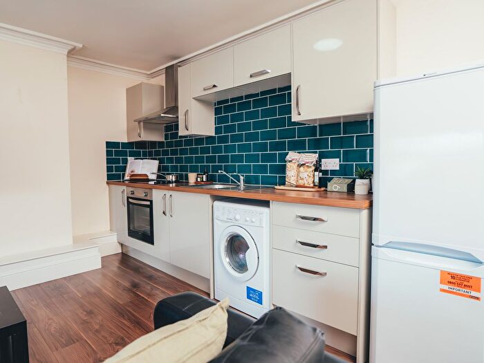 Studio To Rent In Blenheim Terrace, Leeds, LS2
