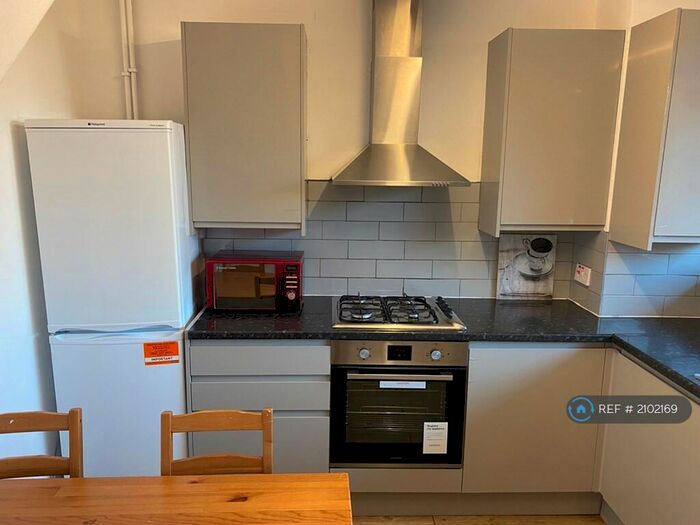 5 Bedroom Maisonette To Rent In Charmian House, London, N1