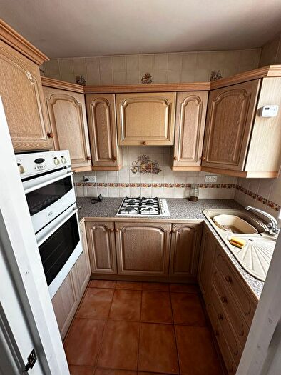 4 Bedroom Semi-detached House To Rent In Stanley Road South, Rainham, RM13