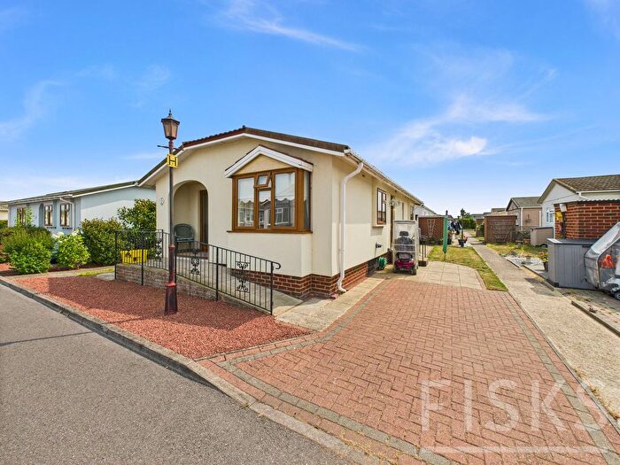 2 Bedroom Mobile/park Home For Sale In Creek Road, Canvey Island, SS8