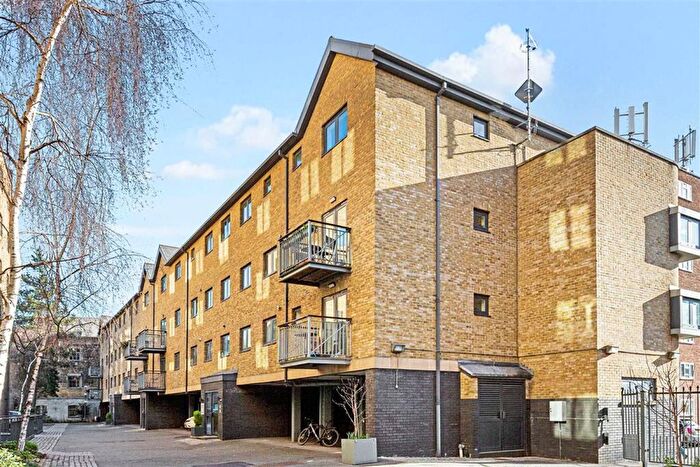 2 Bedroom Flat To Rent In Providence Square, London, SE1