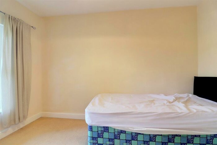 2 Bedroom Flat For Sale In Dunsley House, Hessle Road, Hull, HU4