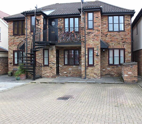 1 Bedroom Apartment To Rent In Berrys Court, Berrys Lane, Byfleet, KT14