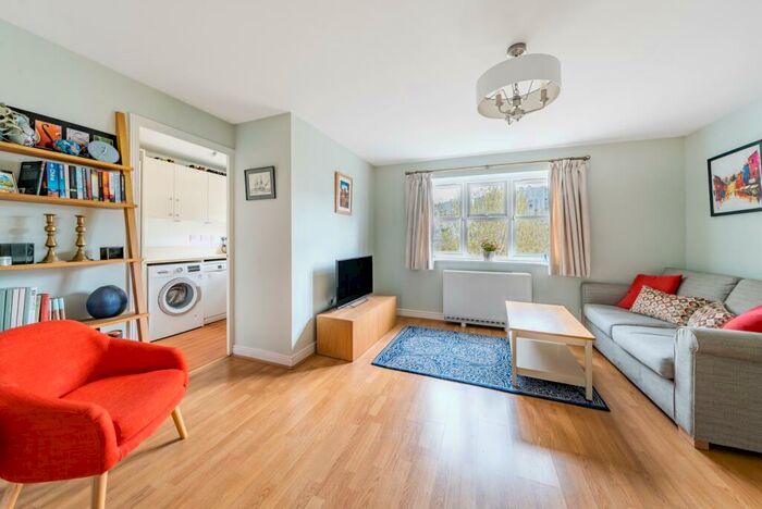 2 Bedroom Flat To Rent In Basevi Way Greenwich, SE8