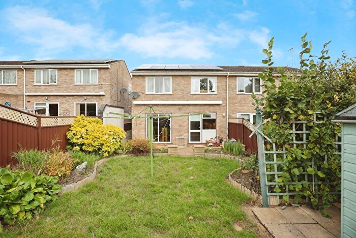 3 Bedroom Semi-Detached House For Sale In Valley Road, Banbury, Oxfordshire, OX16