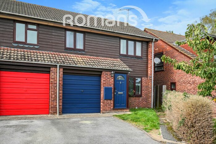 3 Bedroom Property To Rent In Agincourt Close, Wokingham, RG41