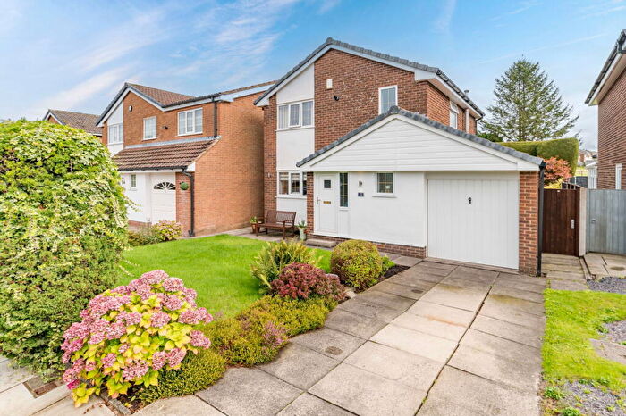 3 Bedroom Detached House For Sale In Muirfield Close, Hopwood, OL10