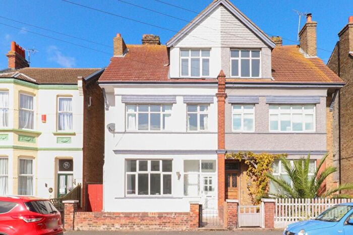 6 Bedroom Semi-Detached House For Sale In Prices Avenue, Margate, CT9