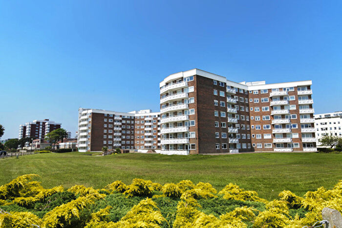 2 Bedroom Apartment To Rent In Elizabeth Court, Grove Road, Bournemouth, BH1